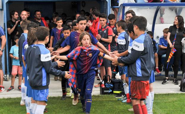 El Espanyol, en un gesto de deportividad, le hace el pasillo de campéon al Barça