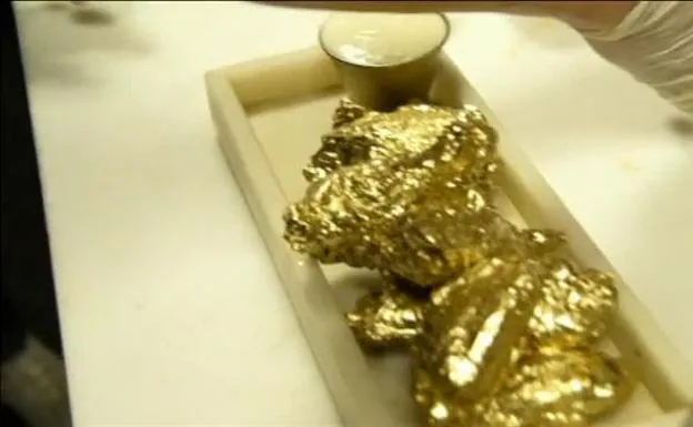 Alitas de pollo bañadas en oro, la última moda gastronómica en Nueva York