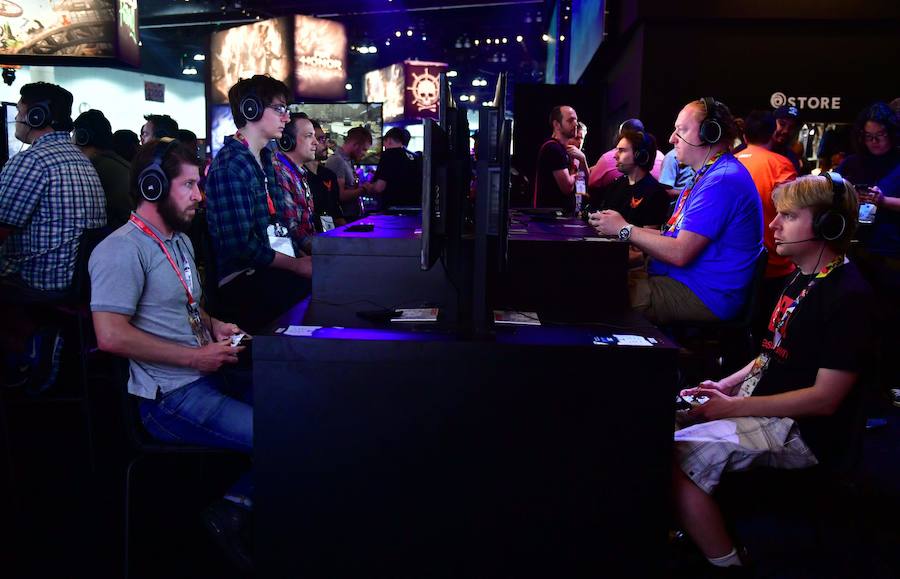 El «streaming» y otras vías de futuro para el sector de los videojuegos han sido protagonistas destacados en la feria E3, que cierra este jueves sus puertas en Los Ángeles.