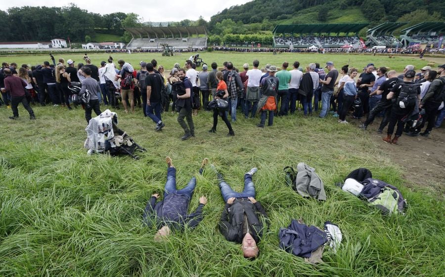 Dentro del hipódromo se ha desarrollado la prueba 'Flat Track', una carrera disputada en circuito de tierra cuya agresividad deja fuera los menos valientes. 