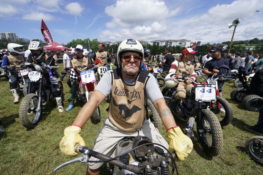 Dentro del hipódromo se ha desarrollado la prueba 'Flat Track', una carrera disputada en circuito de tierra cuya agresividad deja fuera los menos valientes. 