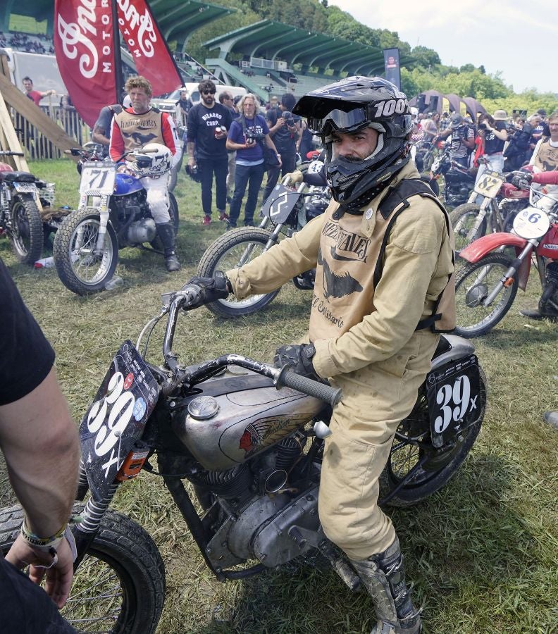Dentro del hipódromo se ha desarrollado la prueba 'Flat Track', una carrera disputada en circuito de tierra cuya agresividad deja fuera los menos valientes. 