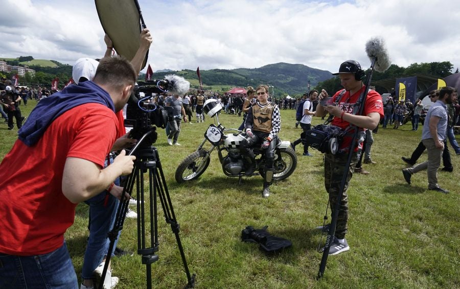 Dentro del hipódromo se ha desarrollado la prueba 'Flat Track', una carrera disputada en circuito de tierra cuya agresividad deja fuera los menos valientes. 
