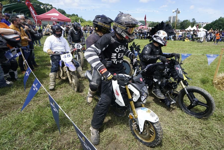 Dentro del hipódromo se ha desarrollado la prueba 'Flat Track', una carrera disputada en circuito de tierra cuya agresividad deja fuera los menos valientes. 