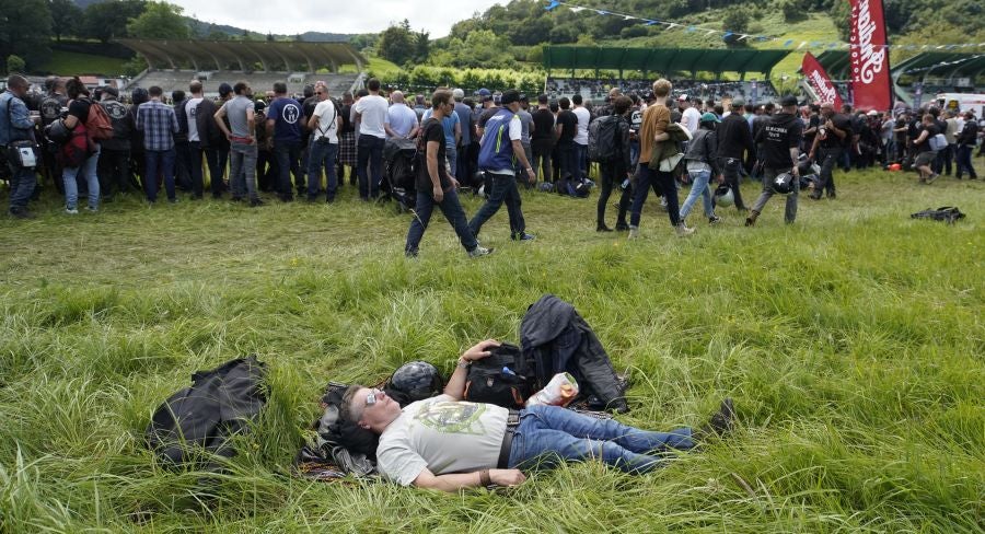 Dentro del hipódromo se ha desarrollado la prueba 'Flat Track', una carrera disputada en circuito de tierra cuya agresividad deja fuera los menos valientes. 