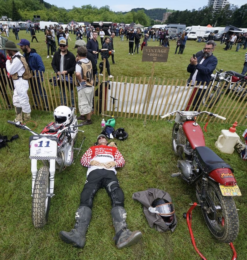 Dentro del hipódromo se ha desarrollado la prueba 'Flat Track', una carrera disputada en circuito de tierra cuya agresividad deja fuera los menos valientes. 