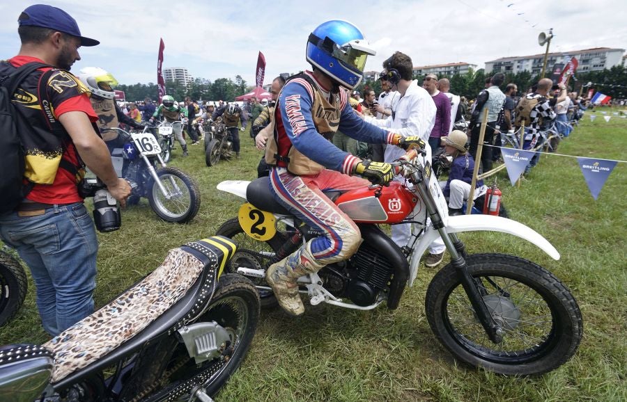 Dentro del hipódromo se ha desarrollado la prueba 'Flat Track', una carrera disputada en circuito de tierra cuya agresividad deja fuera los menos valientes. 
