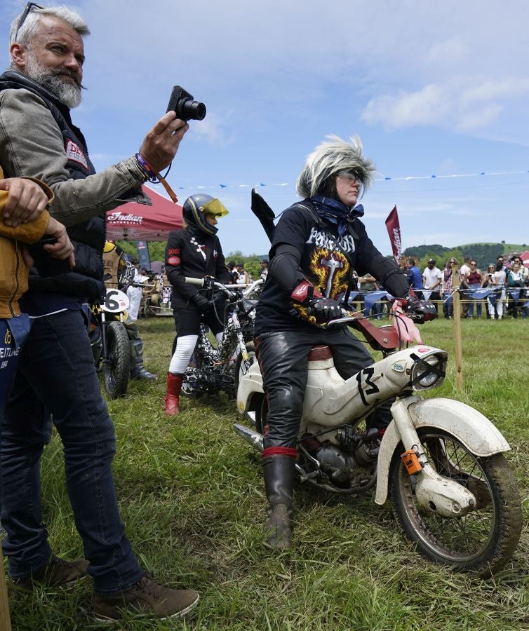 Dentro del hipódromo se ha desarrollado la prueba 'Flat Track', una carrera disputada en circuito de tierra cuya agresividad deja fuera los menos valientes. 