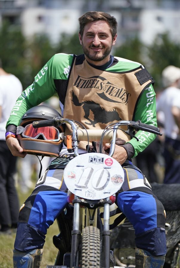Dentro del hipódromo se ha desarrollado la prueba 'Flat Track', una carrera disputada en circuito de tierra cuya agresividad deja fuera los menos valientes. 
