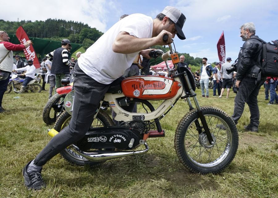 Dentro del hipódromo se ha desarrollado la prueba 'Flat Track', una carrera disputada en circuito de tierra cuya agresividad deja fuera los menos valientes. 