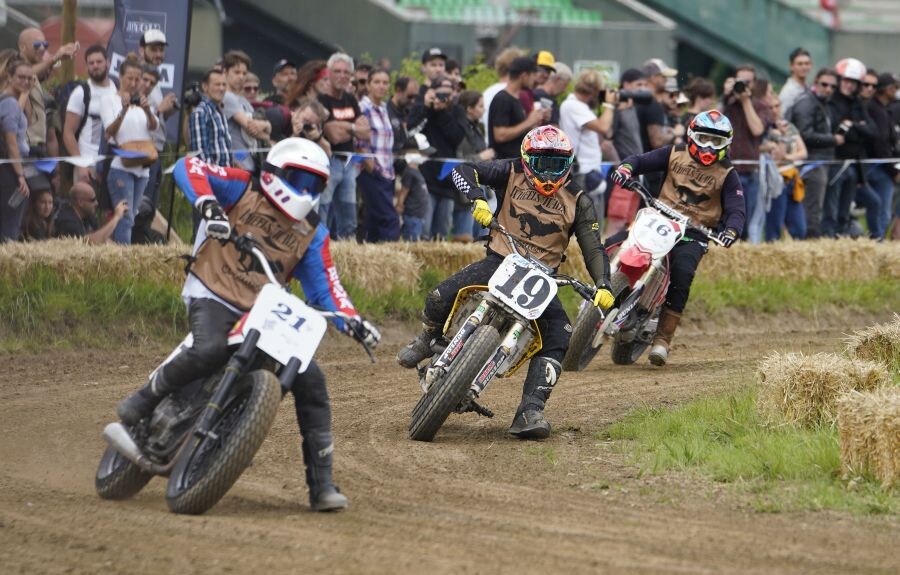 El hipódromo de San Sebastián ha acogido cientos de motos que han participado en las carreras de tierra y arena. 