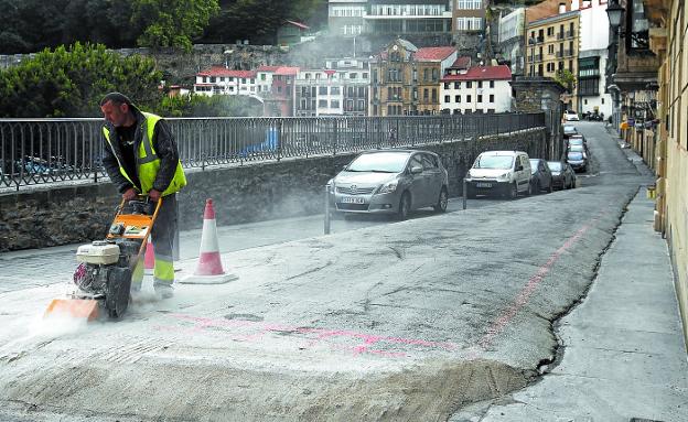 Se retira el hormigón de la calle Mari