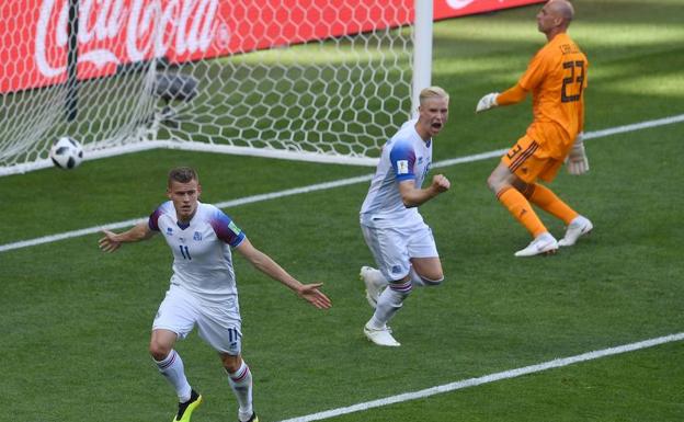 Alfred Finnbogason celebra su gol ante Argentina.