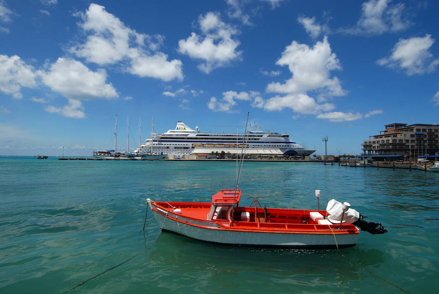 Las interminables playas paradisíacas de la Rivera Maya, Punta Cana o Varadero se imponen por su atractivo con kilómetros de arena blanca y fina, aguas cristalinas y de un azul turquesa intenso