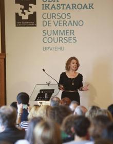 Imagen secundaria 2 - Tres momentos del acto.