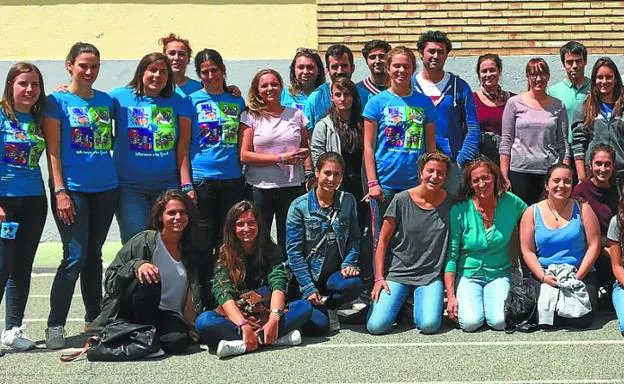 Voluntarios de ANA que participaron el año anterior en la Escuela de Verano.