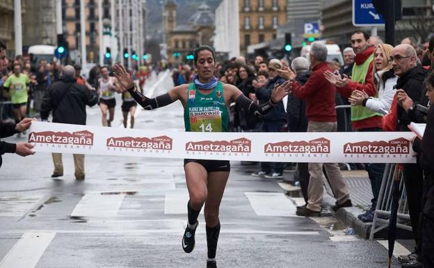 Malika Asahssah se impone en el Cross de Reyes de San Sebastián.