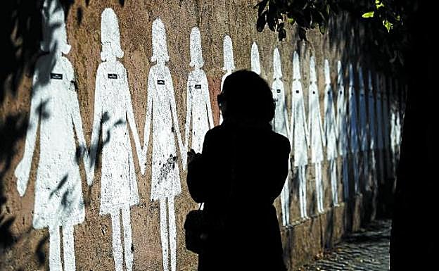 El servicio del atención del Gobierno Vasco atendió en 2017 casi 3.000 llamadas de víctimas de violencia doméstica o por razón de sexo en Euskadi