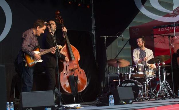 Tradición vasca, jazz e improvisación se citan en Tabakalera con Igelaren Banda