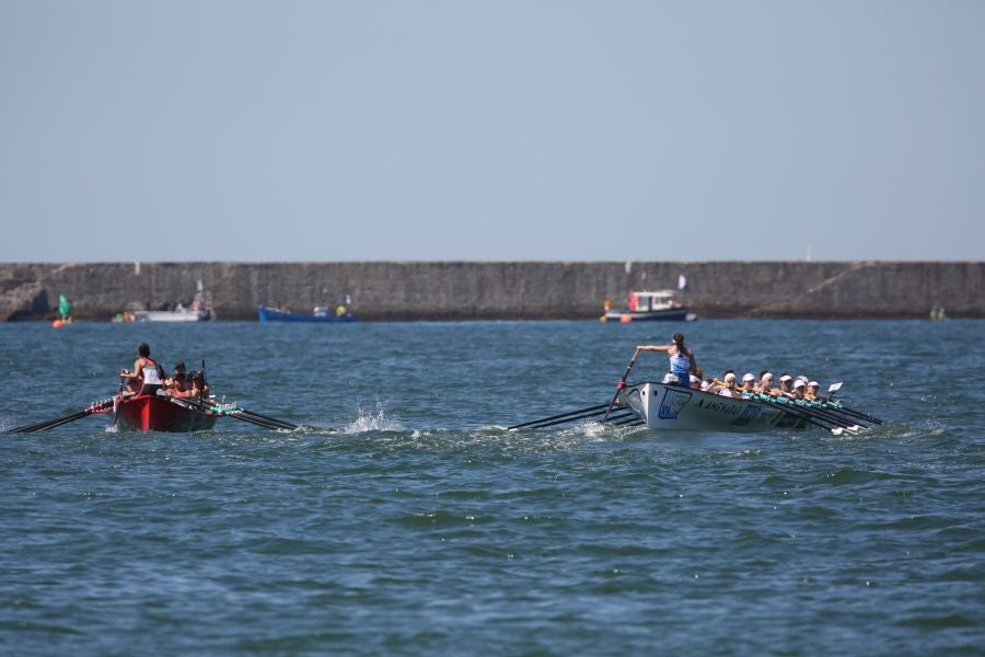 Las bateleras superan a la Txiki en 13.52 y Arraun Lagunak y Hondarribia se hacen fuertes por detrás
