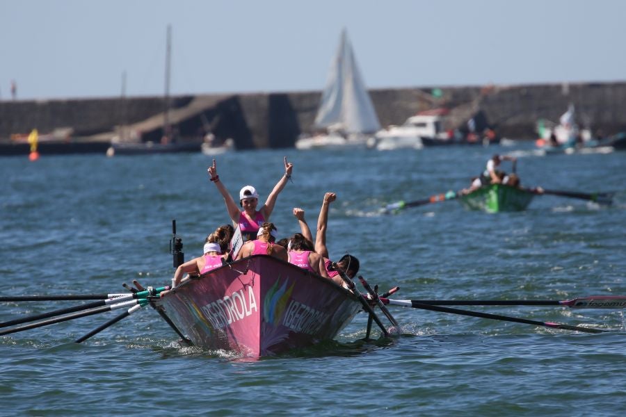 Las bateleras superan a la Txiki en 13.52 y Arraun Lagunak y Hondarribia se hacen fuertes por detrás