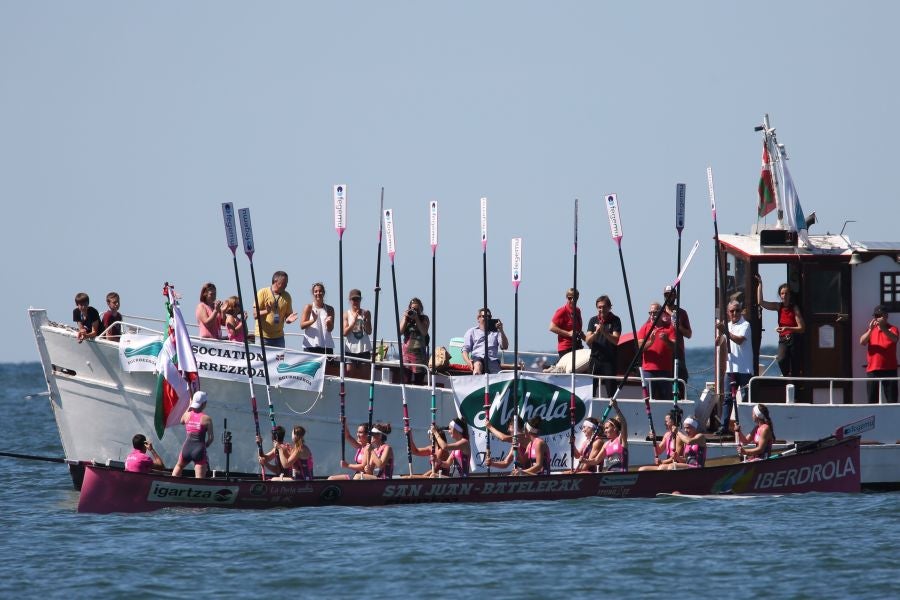Las bateleras superan a la Txiki en 13.52 y Arraun Lagunak y Hondarribia se hacen fuertes por detrás