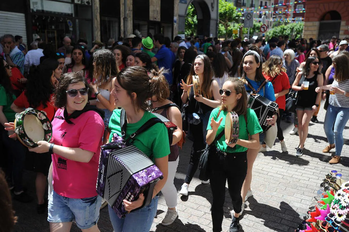 En Eibar arrancaron sus Sanjuanes, con actividades a lo largo de todo el día, incluido el txupinazo que dio comienzo a las fiestas