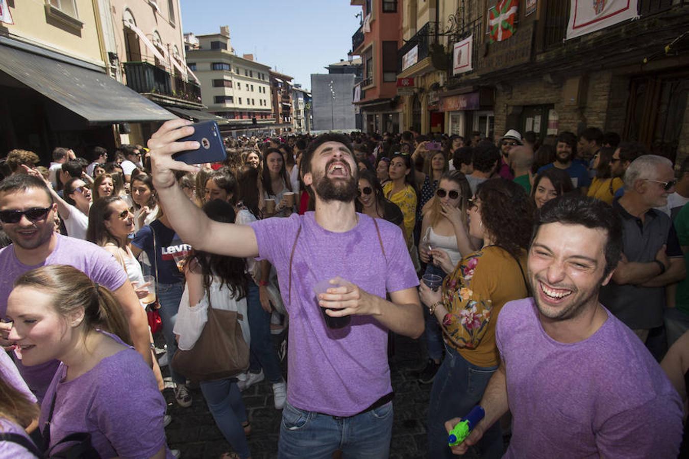 La comida de cuadrillas y diferentes actividades sirvieron de aperitivo para el arranque de las fiestas