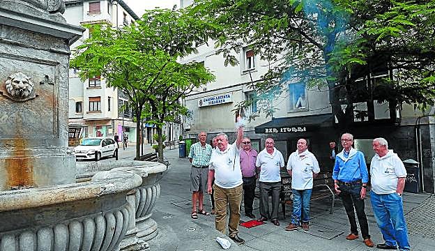 Cohete. Ibarrecruz fue testigo del chupinazo previo a la víspera, avanzadilla de las fiestas.