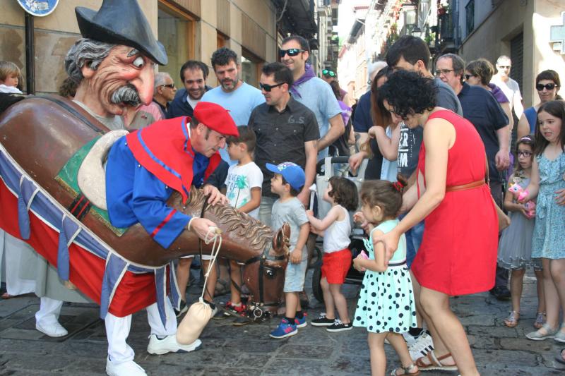 Las calles del municipio se llenan de alegría y música por la celebración de los Sanjuanes. 