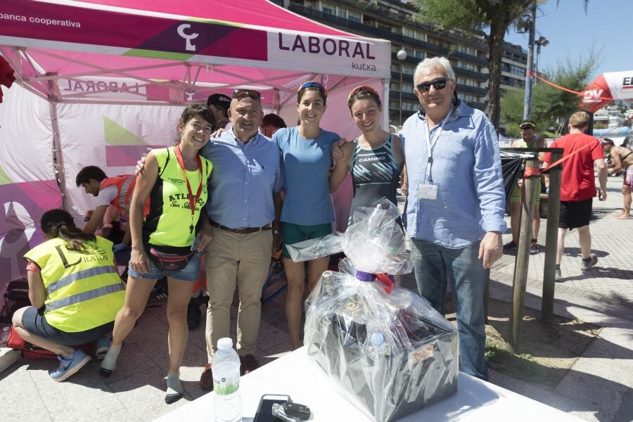 El albaceteño de 24 años David Castro se metió en el bolsillo a la entregada y numerosa afición donostiarra que aplaudió con entusiasmo eltriunfo del triatleta en el 33 Memorial Onditz disputado este domingo.