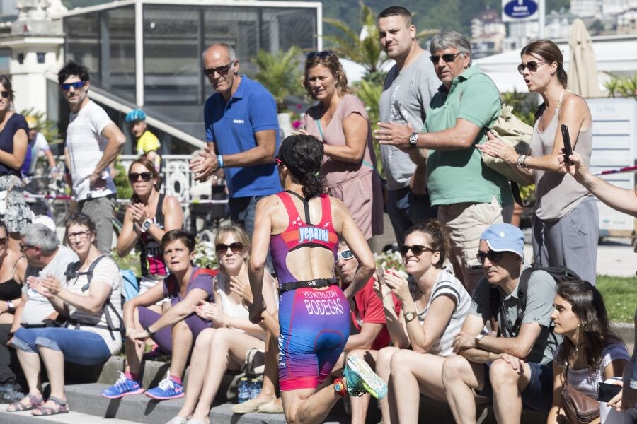 El albaceteño de 24 años David Castro se metió en el bolsillo a la entregada y numerosa afición donostiarra que aplaudió con entusiasmo eltriunfo del triatleta en el 33 Memorial Onditz disputado este domingo.