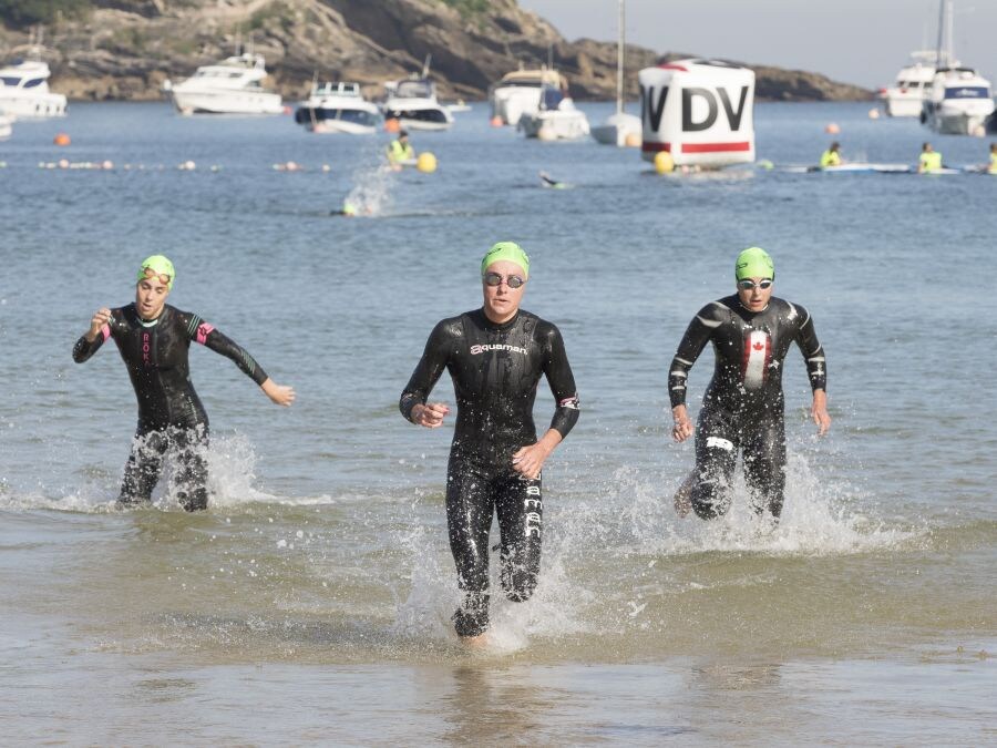 El albaceteño de 24 años David Castro se metió en el bolsillo a la entregada y numerosa afición donostiarra que aplaudió con entusiasmo eltriunfo del triatleta en el 33 Memorial Onditz disputado este domingo.