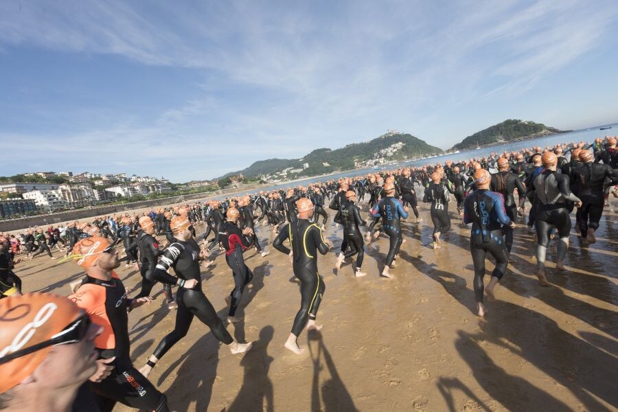 El albaceteño de 24 años David Castro se metió en el bolsillo a la entregada y numerosa afición donostiarra que aplaudió con entusiasmo eltriunfo del triatleta en el 33 Memorial Onditz disputado este domingo.