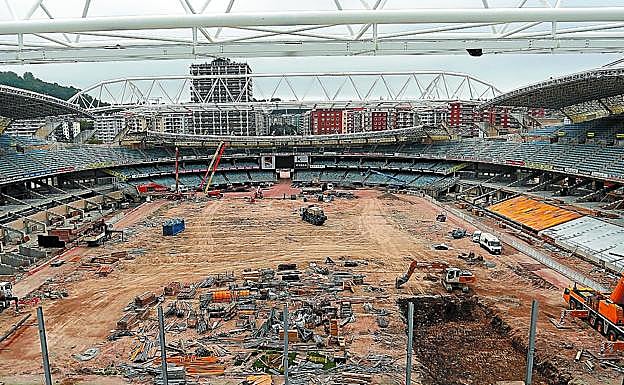 El vaciado de la tierra ya ha comenzado en el interior del estadio. 