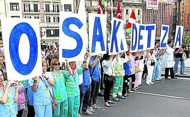 SATSE, COO y UGT llaman este martes y viernes a la movilización para que Osakidetza «pague» la Carrera Profesional