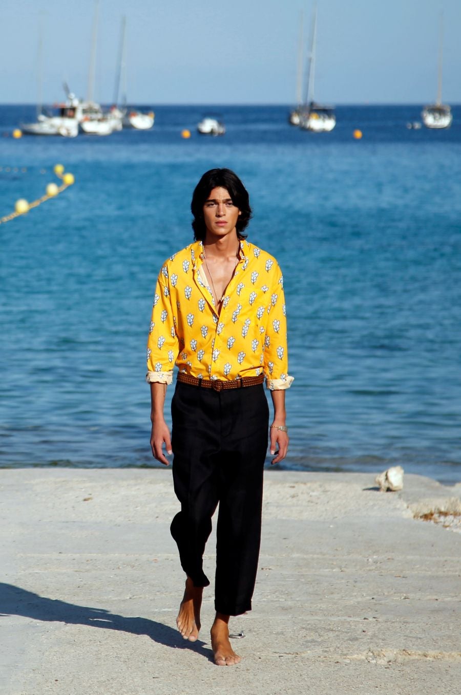 Jacquemus presenta su primera colección masculina en una playa cerca de Marsella