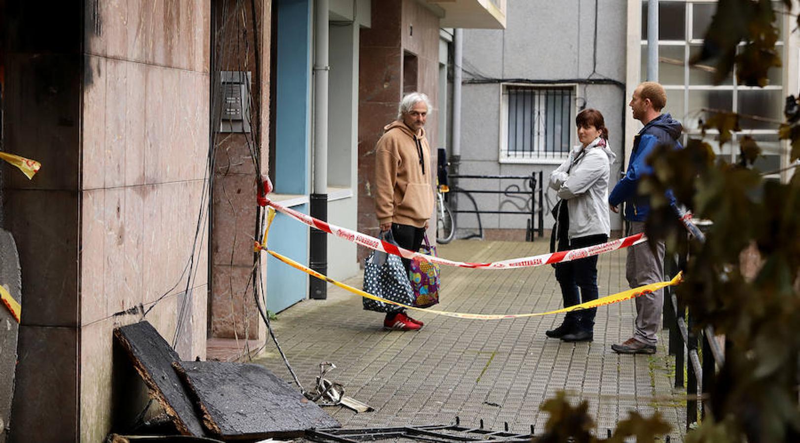 El incendio se ha desatado sobre las 4.45 horas en el número 29 de la calle Los Luises y se ha saldado sin heridos 