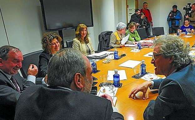 Confebask, CC OO y UGT rebajan su enfrentamiento e intentan recomponer el Diálogo Social en Euskadi