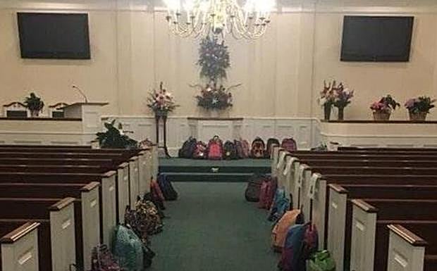 El emotivo deseo de una profesora estadounidense para su funeral, no queria flores sino mochilas con material escolar para los alumnos con menos recursos