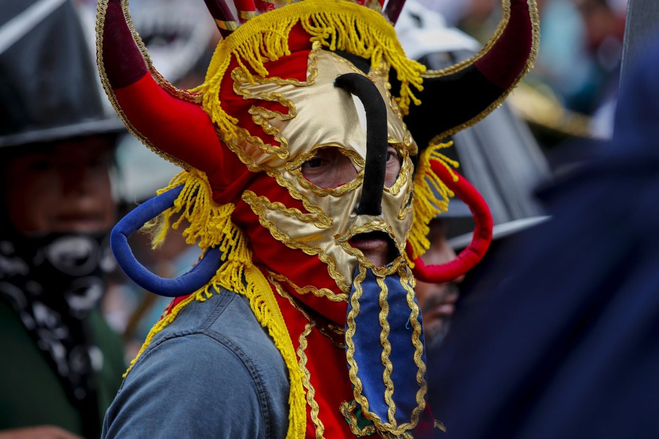 Comunidades indígenas celebran la fiesta del solsticio de verano y de las cosechas con un baile de zapateo.