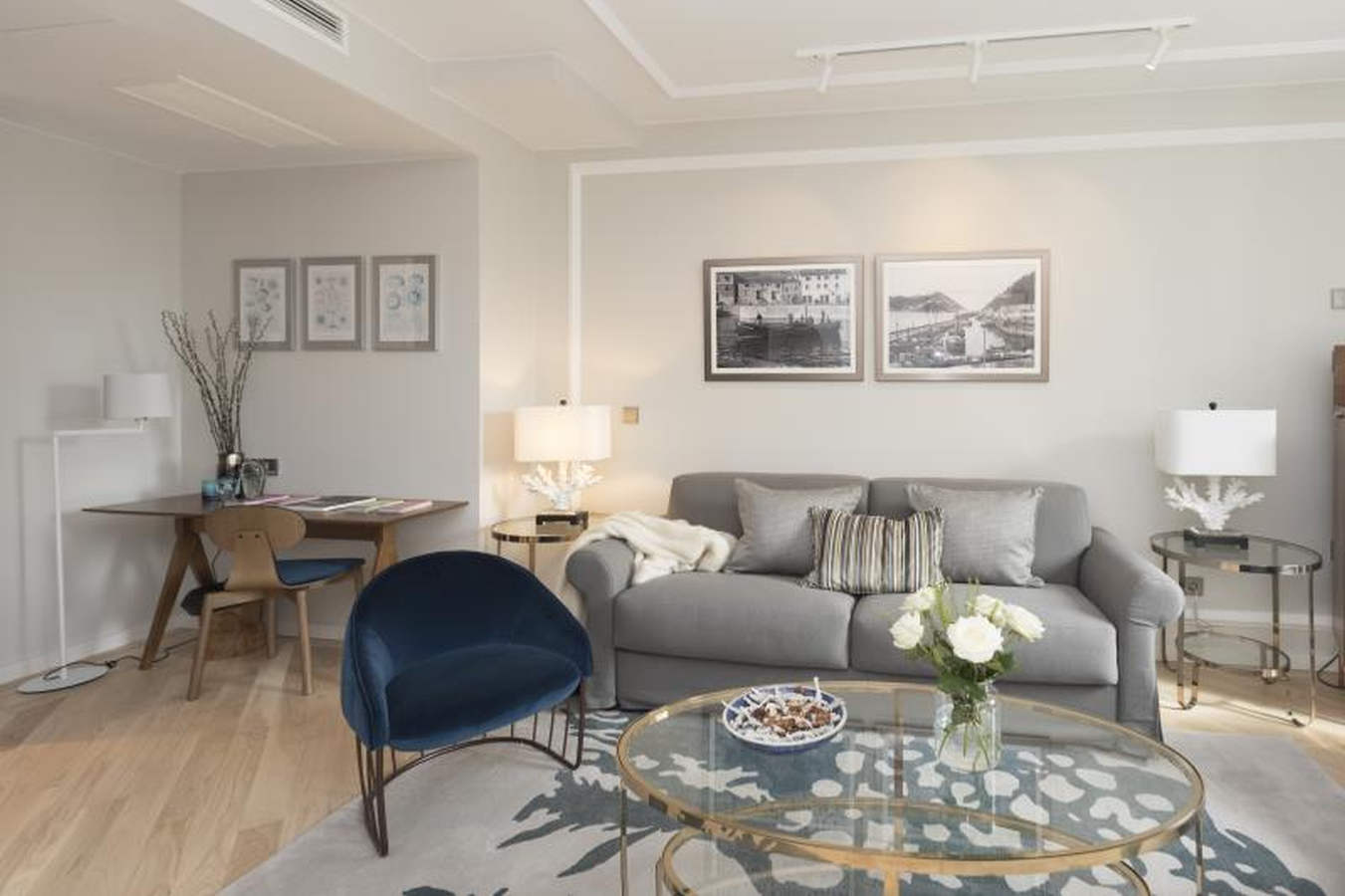 Desde la azotea pueden disfrutarse vistas panorámicas de la Parte Vieja, el Ayuntamiento, el Náutico y la bahía de La Concha. Mesas, sillas, hamacas y sombrillas completan este servicio del alojamiento, que tendrá cuatro estrellas y 58 habitaciones