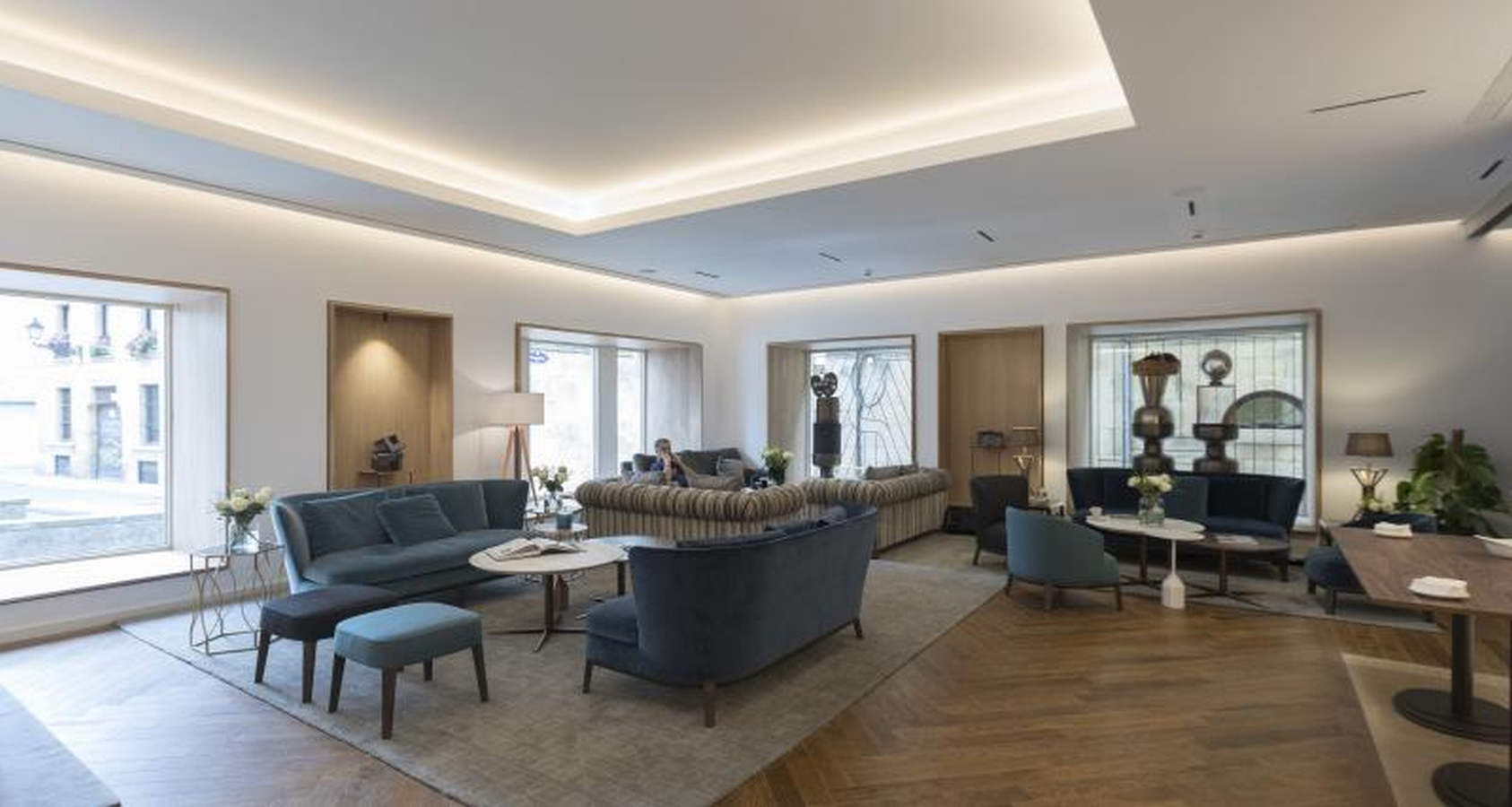 Desde la azotea pueden disfrutarse vistas panorámicas de la Parte Vieja, el Ayuntamiento, el Náutico y la bahía de La Concha. Mesas, sillas, hamacas y sombrillas completan este servicio del alojamiento, que tendrá cuatro estrellas y 58 habitaciones