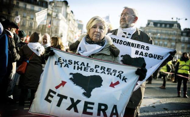 La asociación de familiares de presos de ETA Etxerat pide «rapidez y urgencia» en el acercamiento de presos de ETA a cárceles vascas