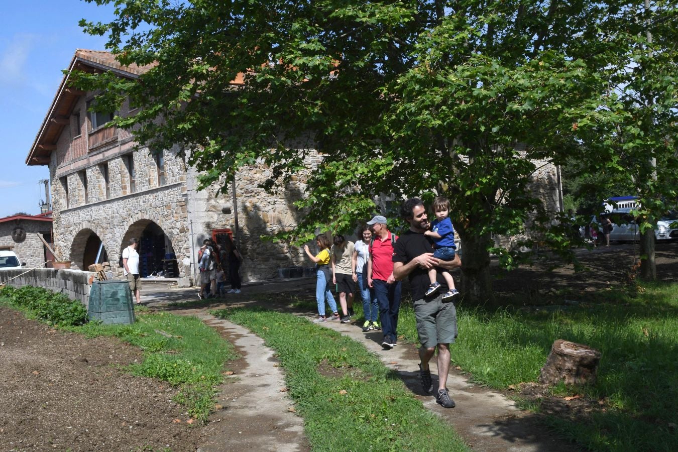 «Ongi etorri baserrira!» es una iniciativa de puertas abiertas que permite visitar caseríos guipuzcoanos y ver cómo es su día a día trabajando