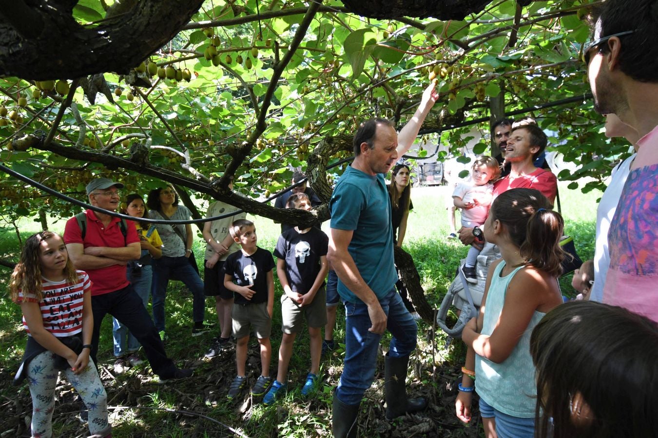 «Ongi etorri baserrira!» es una iniciativa de puertas abiertas que permite visitar caseríos guipuzcoanos y ver cómo es su día a día trabajando