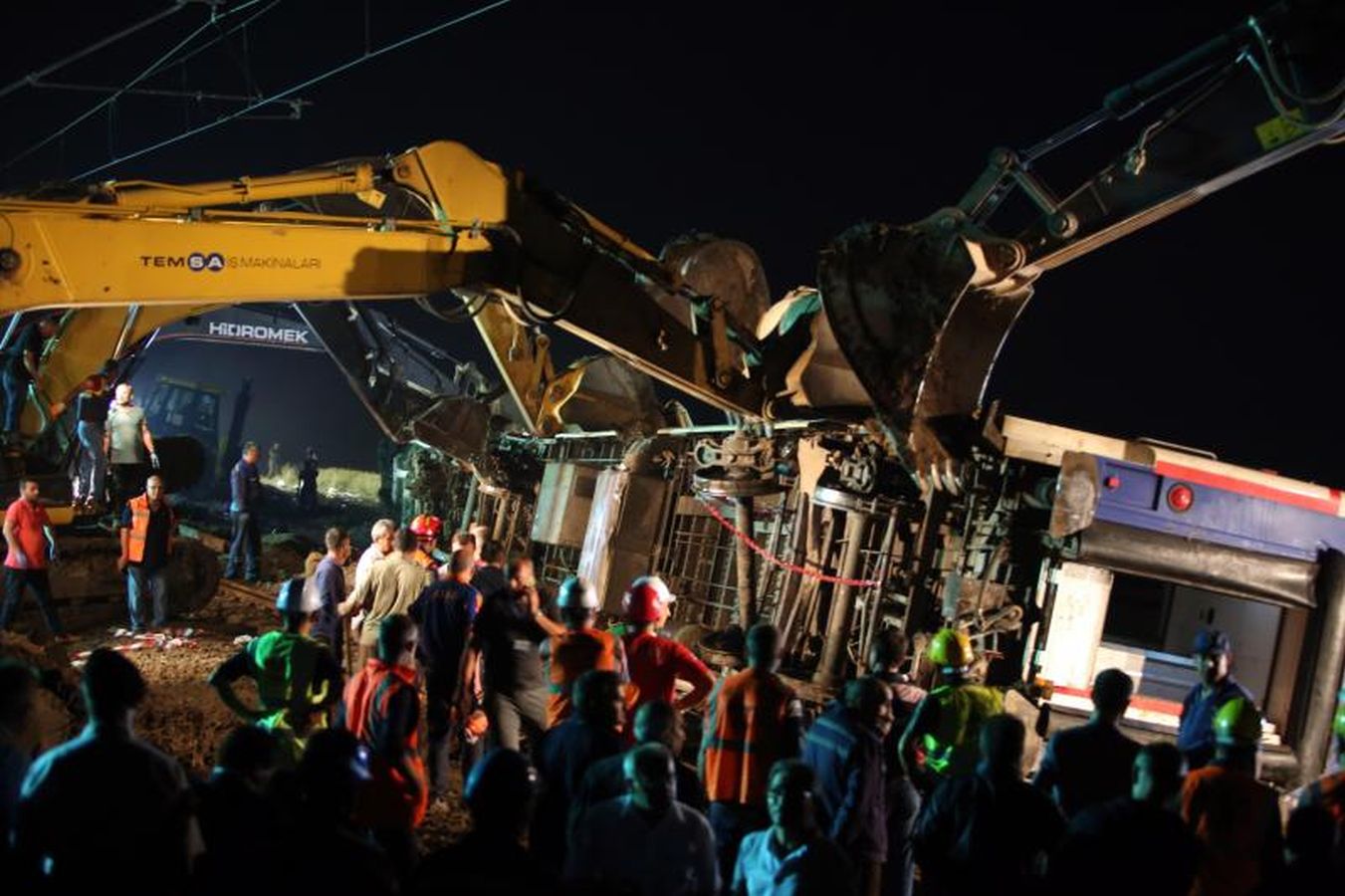 Al menos 24 muerto y 70 heridos en un accidente de tren en Terkirdag, en el noroeste de Turquía.