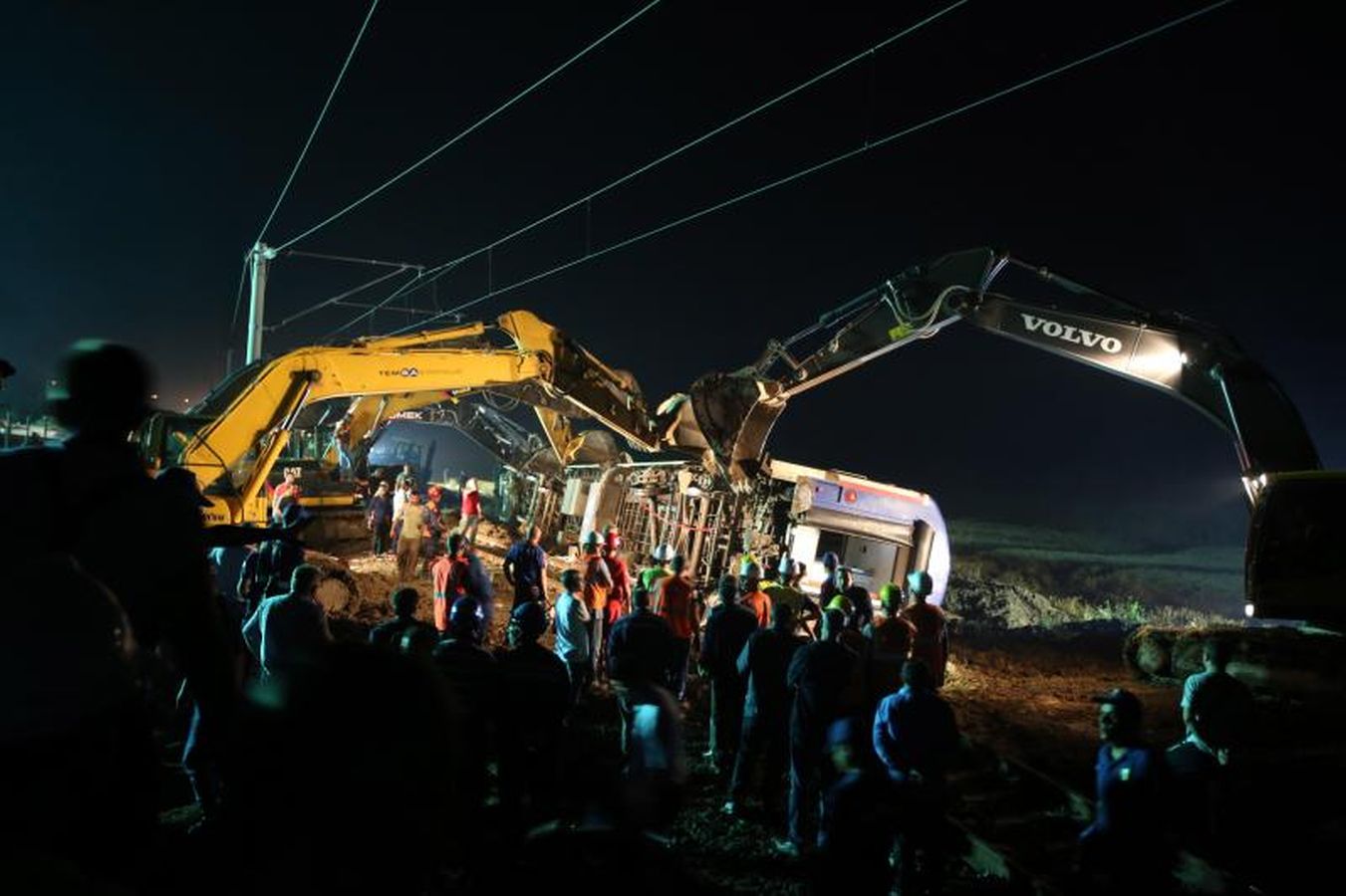 Al menos 24 muerto y 70 heridos en un accidente de tren en Terkirdag, en el noroeste de Turquía.