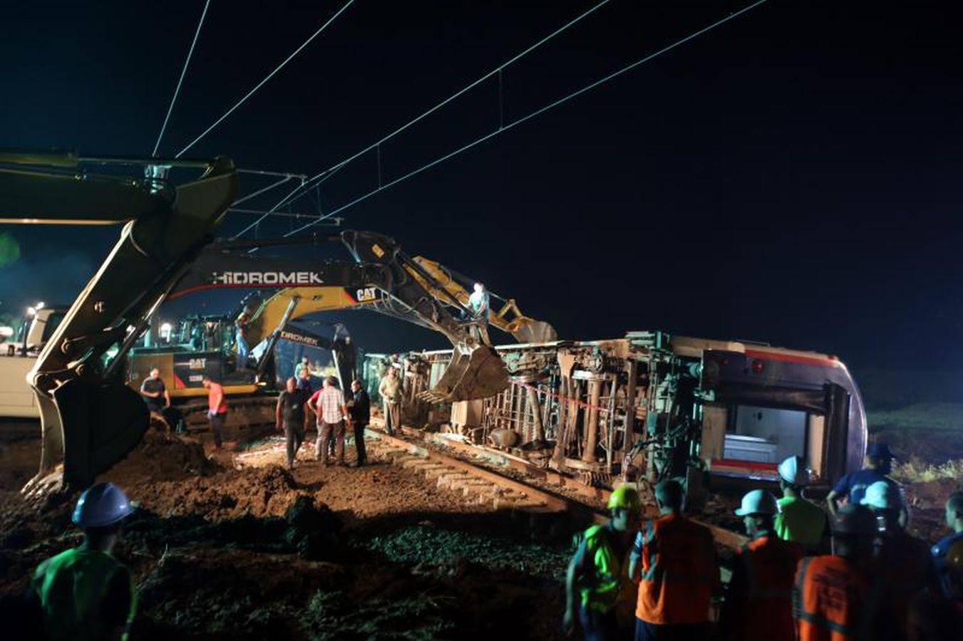 Al menos 24 muerto y 70 heridos en un accidente de tren en Terkirdag, en el noroeste de Turquía.