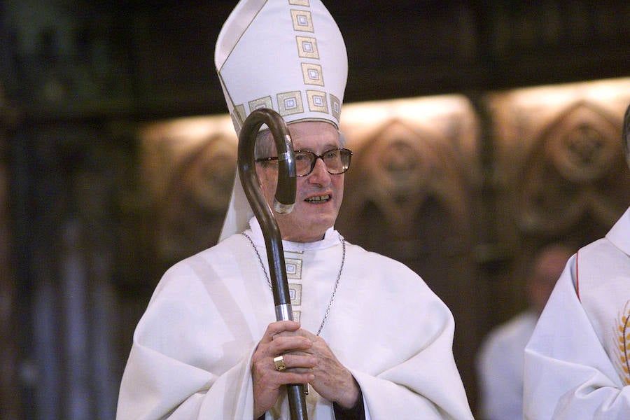 Despedida de José María Setién ante los feligreses como obispo de San Sebastián, en el año 2000.